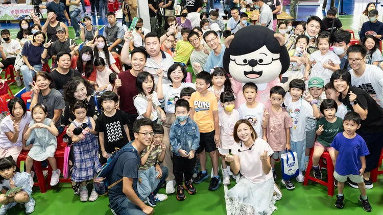 蘇巧慧新店推「數感樂園」，水獺阿公蘇貞昌驚喜現身。競辦提供