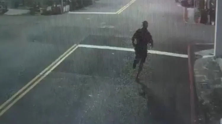 死者李男逃離現場求救。翻攝畫面