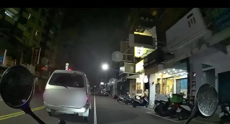 駕駛拒檢並加速逃逸。翻攝畫面