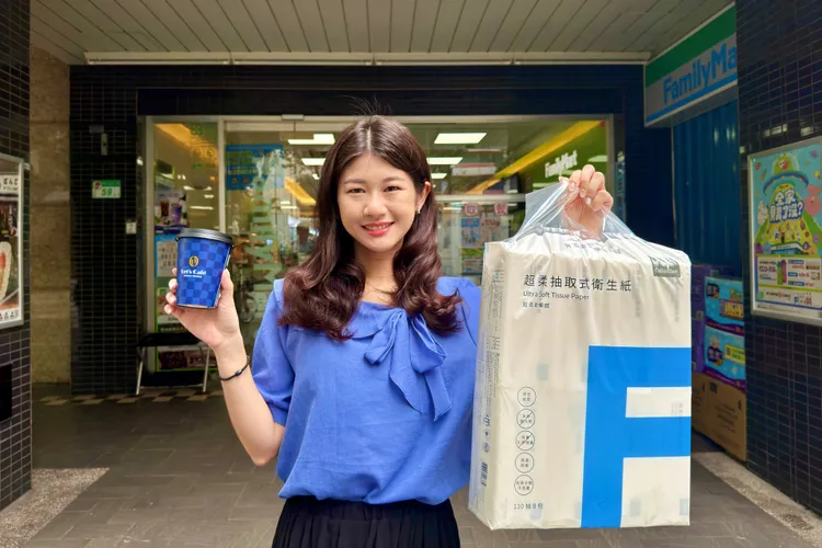「全家Richart聯名卡」卡友開啟台新點數每日自動轉為Fa點後，即可解鎖專屬優惠賣場，其中8000 Fa點約值27元，可兌換原價248元的抽取式衛生紙。全家提供