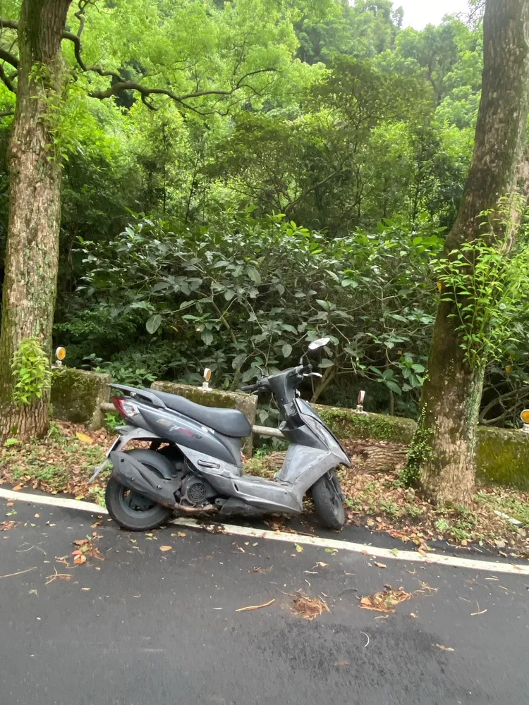 嫌犯騎乘贓車進行犯案。翻攝畫面