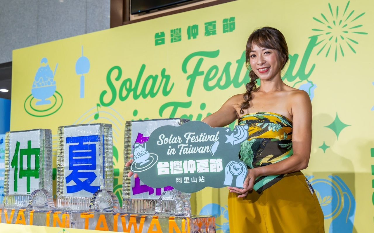 從鹽田玩到海港 段慧琳、余思達嗨翻台南