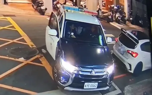 無辜車主狂收罰單冤喊「車在自家」！　男掛假車牌違停擋工程露餡