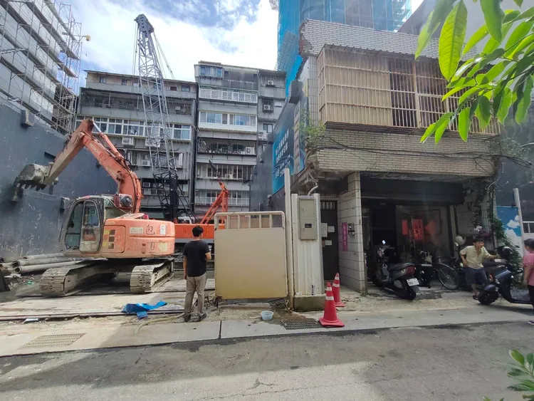 該處隔壁是工地。翻攝畫面