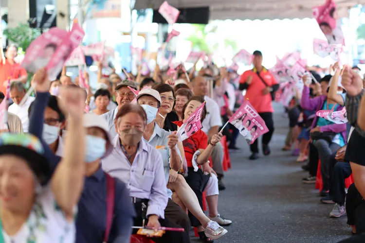 蕭美琴回顧自己長年在花蓮地方服務的歲月。民進黨提供
