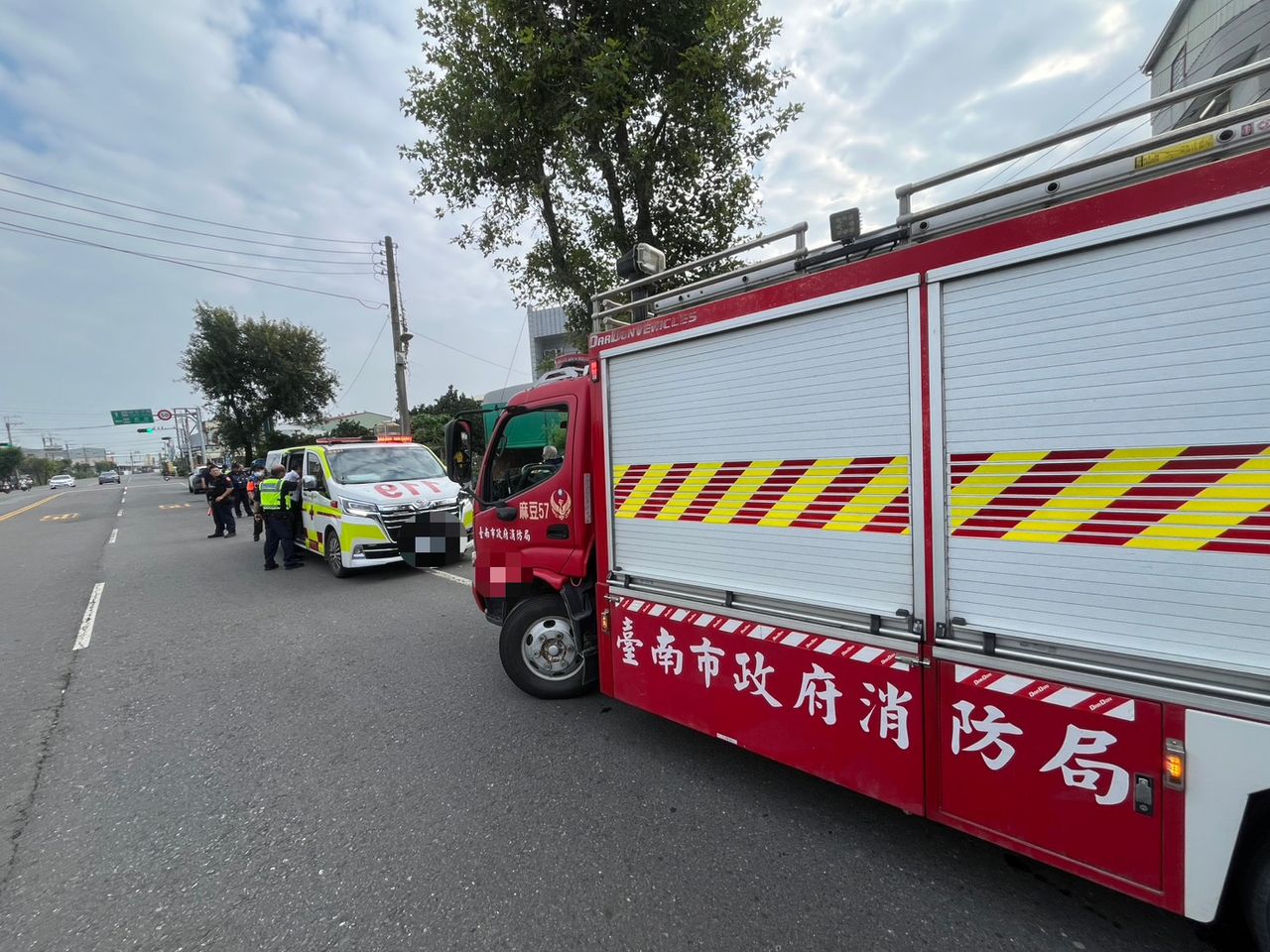 台南麻豆64歲男持刀砍人!警開2槍制伏 2女1警受傷送醫