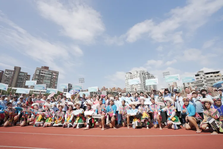 侯友宜為全體選手加油打氣。原民局提供