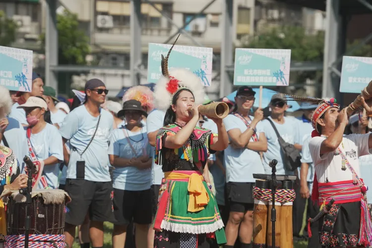 AMIS旮亙樂團精彩的開幕演出。原民局提供