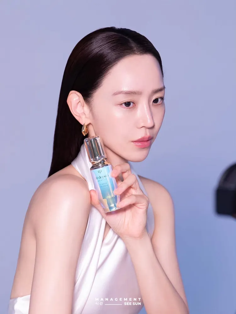 韓國影后申惠善，愛用肌膚之鑰「激光瓶」。翻攝IG