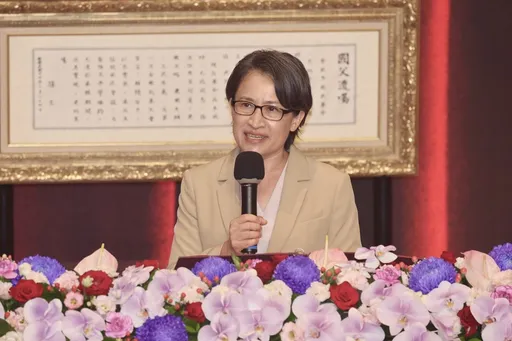 蕭美琴鹿港參拜大啖冰淇淋　力挺陳素月翻轉彰化