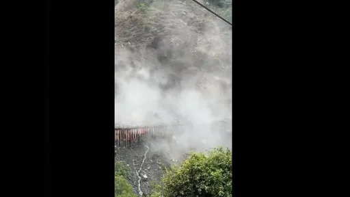 台7線大曼路段土石崩落　驚人畫面曝光！道路再次中斷