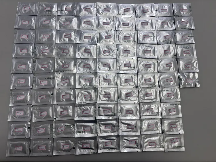 警方車內沒找到人，反而查獲卡西酮咖啡包86包、愷他命6袋及相關施用工具。翻攝畫面