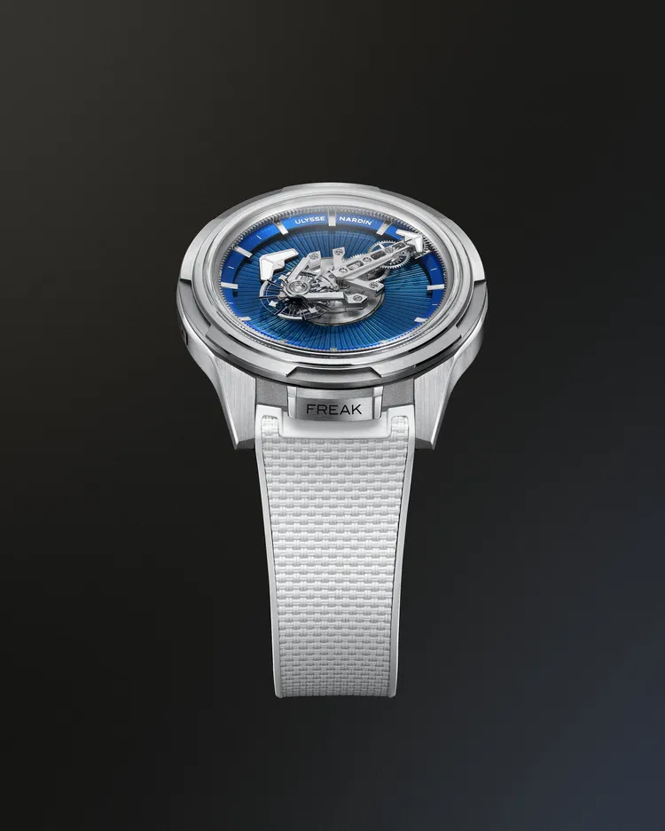 雅典錶FREAK [ONE BLUE ENAMEL] 奇想琺瑯腕錶（滄海藍），280萬8000元。品牌提供