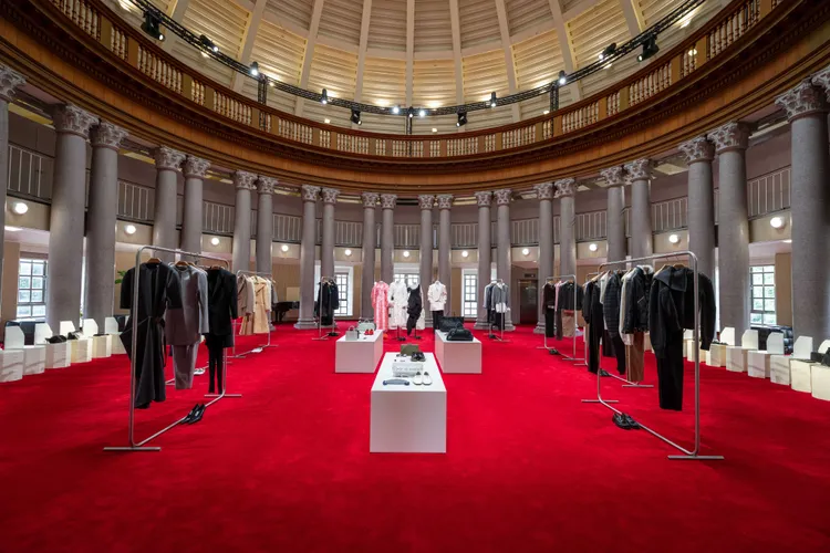Bottega Veneta昨日在充滿歐式風情的大同大學音樂廳，舉辦2026秋冬系列發表。品牌提供