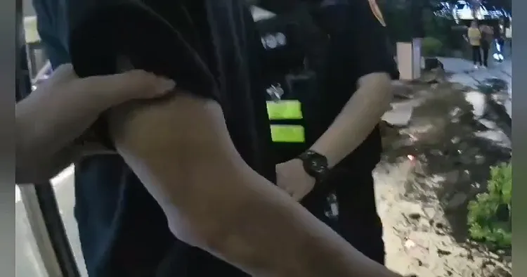顏姓男子起初否認是駕駛，還嚷著要找律師。民眾提供