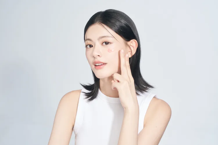 「瘦瘦針」風潮下，不少人瘦了身體卻凹了臉，Kiehl's推出全新「膠原澎澎瓶」，重塑澎潤幼態臉。品牌提供