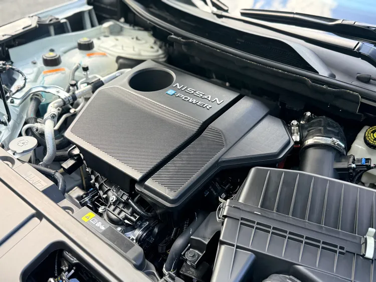 e-POWER X-Trail採1.5升VC-TURBO引擎負責發電，再由前後雙電動馬達驅動車輪，綜效最大馬力213匹、最大扭力33.7公斤米，0至100km/h加速7秒。林浩昇攝