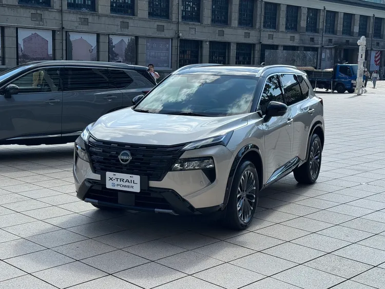 e-POWER X-TRAIL「曜日」換上全新格柵式水箱護罩與分離式光翼燈組，帶來更精緻的視覺質感。周奕豪攝