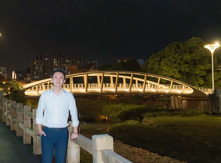 民進黨新竹縣長參選人鄭朝方，今發表水岸治理藍圖。鄭朝方辦公室提供
