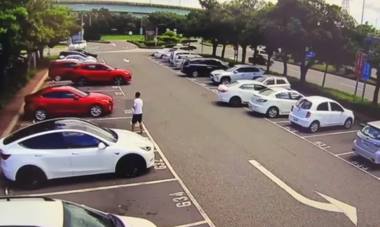 《高速公路及快速公路交通管制規則》規定，國道服務區停車格限停4小時。資料照