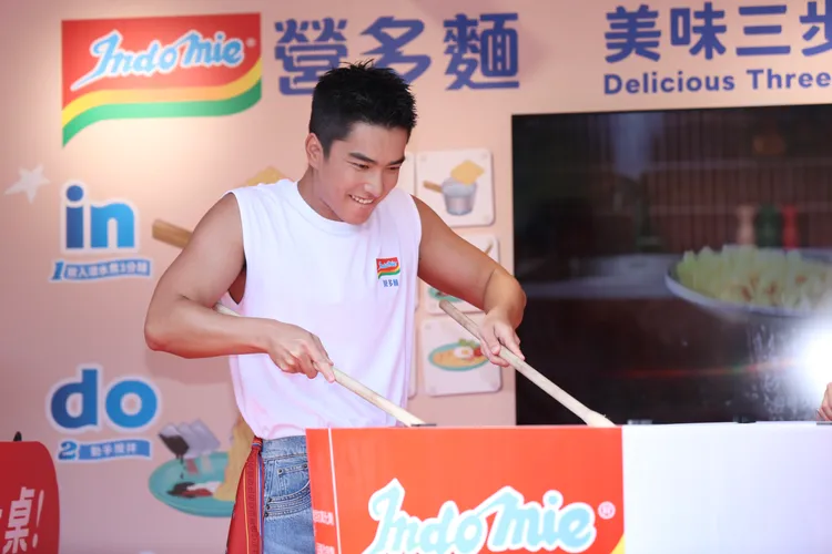 曾敬驊現場煮麵。莊宗達攝影