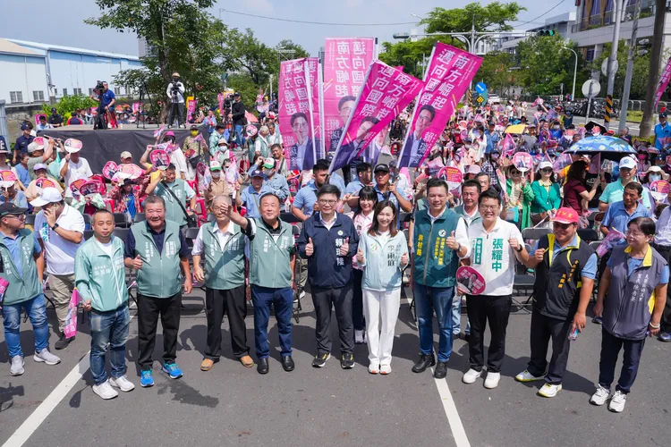 高雄市長候選人賴瑞隆13日成立大寮區後援會。翻攝畫面