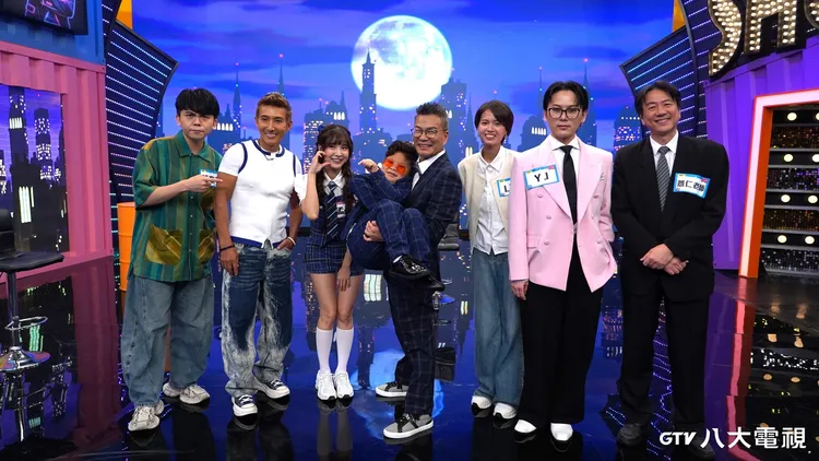 主持人沈玉琳（圖右四）、來賓潘若迪（圖左二）、黃豪平（圖左一）與明星臉觀眾齊聚棚內。八大電視提供