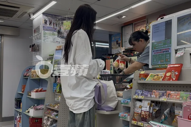 范瑋琪最後結帳965元。特勤中心攝