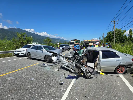 中秋連假第一天台9線富里段2車對撞　1死5傷