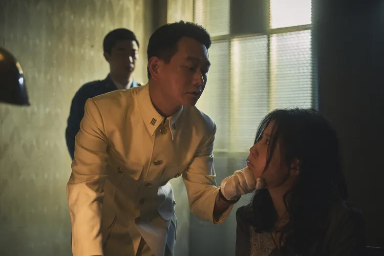 陳家逵飾演秘密警察。公視台語台提供