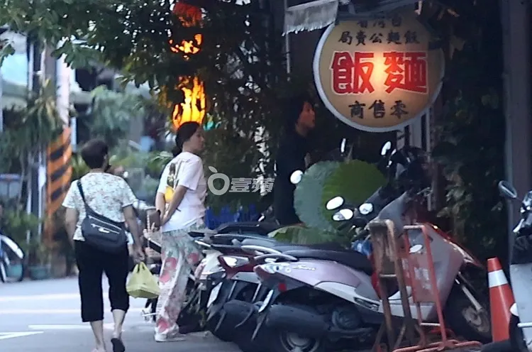 接著王仁甫與季芹走進「金澤滷肉飯」。特勤中心攝
