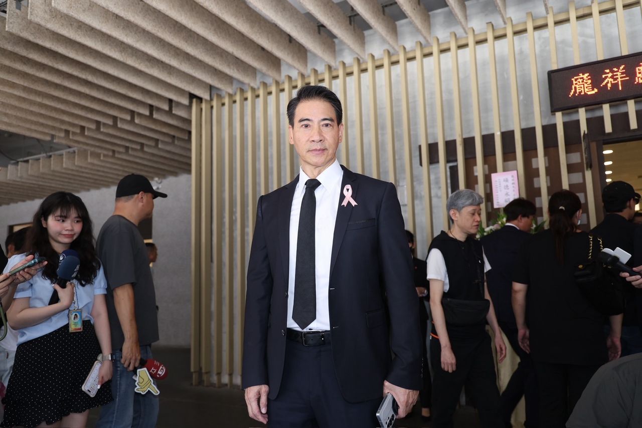 龐祥麟告別式今舉行 翁家明、康康、楊貴媚悲痛送別