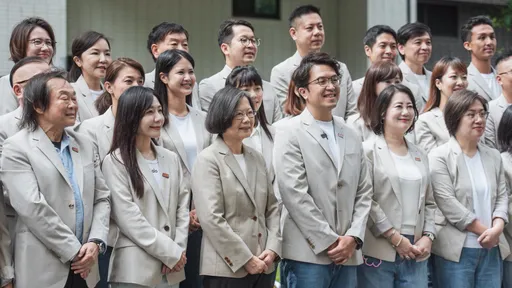 沈伯洋穿「台灣的NET」登記參選　被揪疑是中國製造
