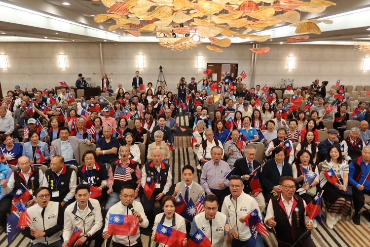 國民黨立法院黨團代表訪問團一行八位立法委員展開訪美行程，首站順利抵達舊金山，並於舊金山盛大舉辦僑界造勢大會。徐巧芯辦公室提供