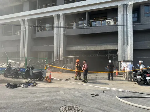 二重疏洪道重劃區新建案火警！　地下5樓突竄濃煙疑「廢棄物釀災」