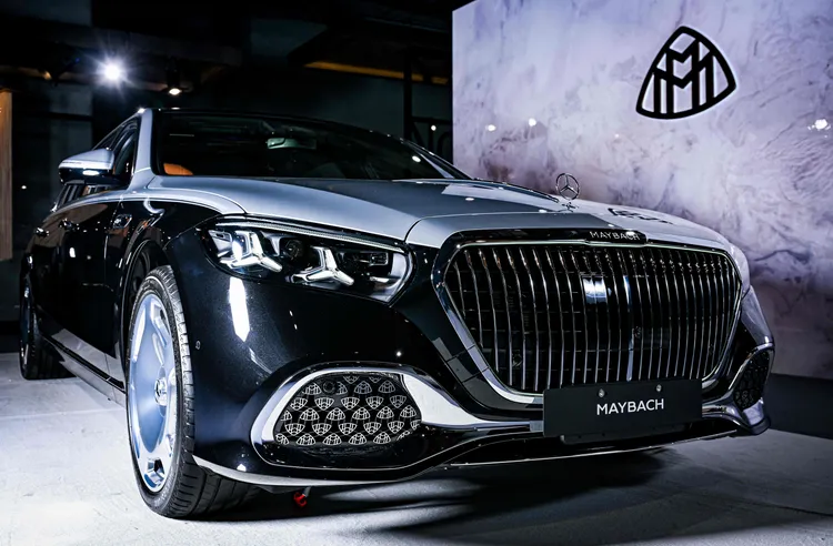 Maybach S-580延續標誌性的尊榮氣度，鍍鉻直瀑式水箱護罩面積放大20%。業者提供