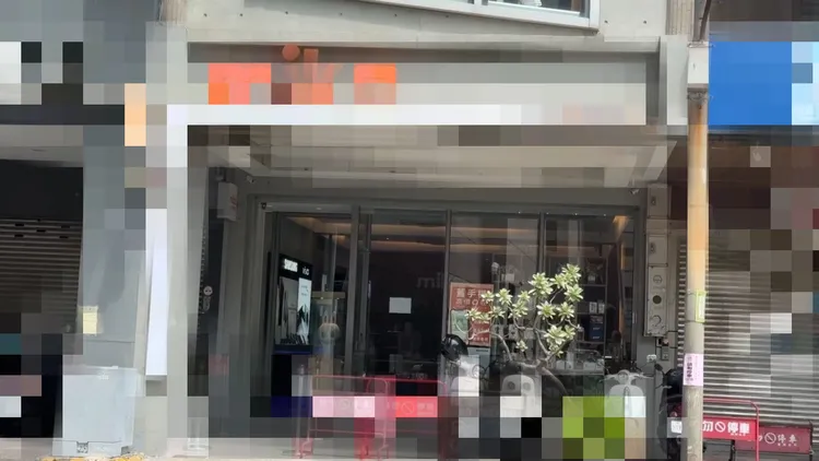 李女看公司控管不嚴，偷走iPhone並以低於市價數千到1萬元不等價格販售。民眾提供