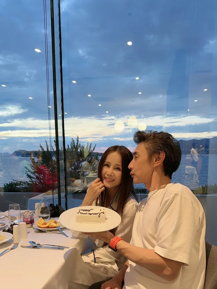 包偉銘夫婦天天過得像情人節。翰森娛樂提供
