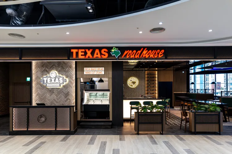 Texas Roadhouse德州鮮切牛排 大巨蛋遠東Garden City店。開展餐飲集團提供