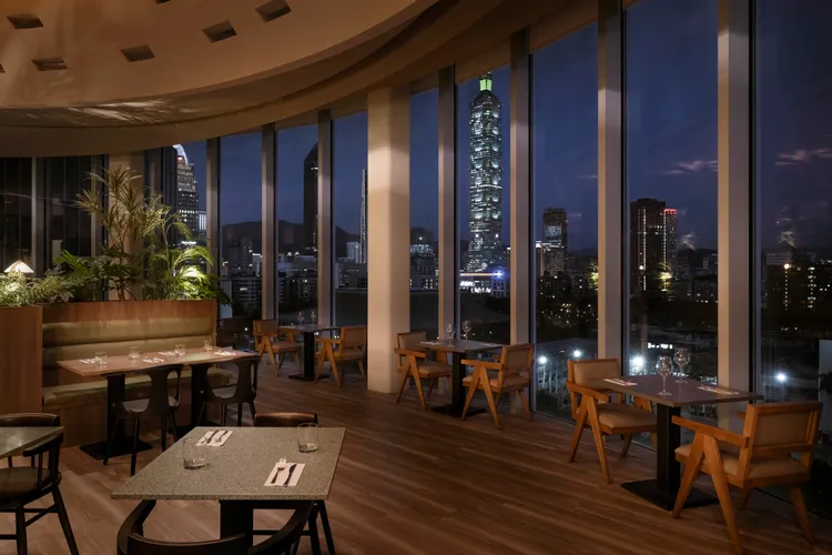 SALT&STONE邊用餐、邊欣賞台北絕美夜景。開展餐飲集團提供