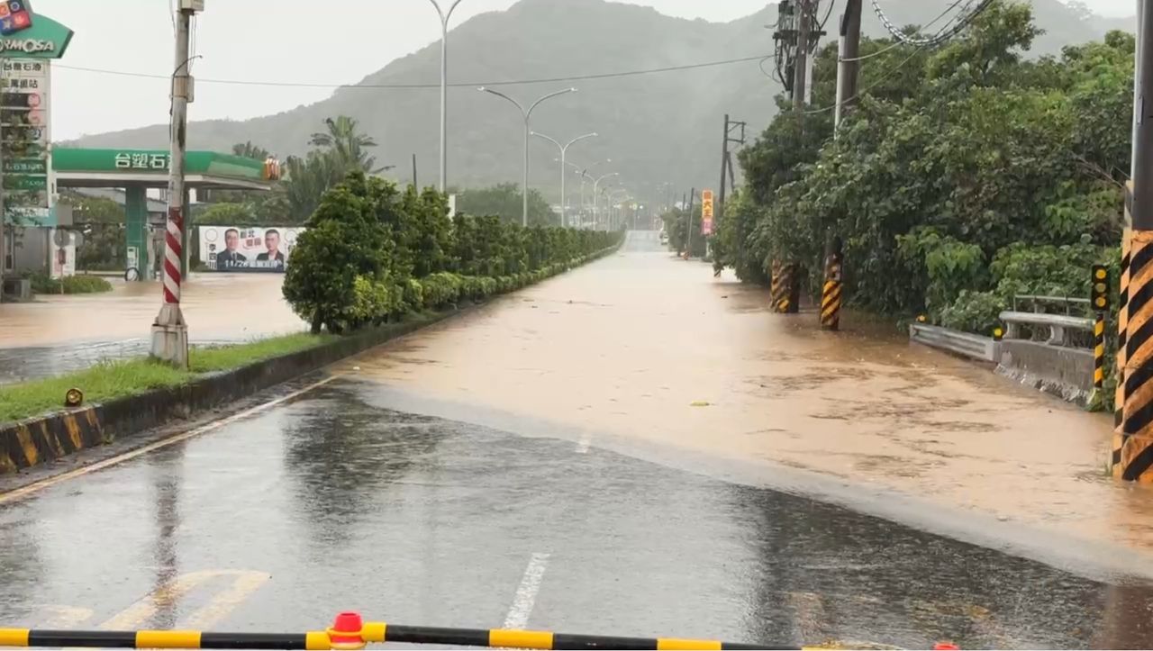 北海岸豪雨成災!基隆劉銘傳隧道、情人湖緊急關閉