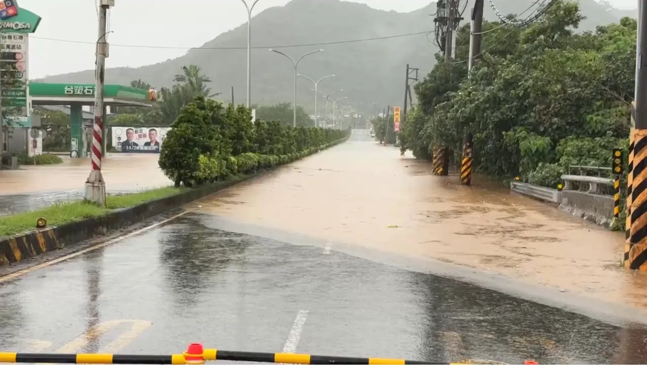 北海岸豪雨成災！基隆劉銘傳隧道、情人湖緊急關閉
