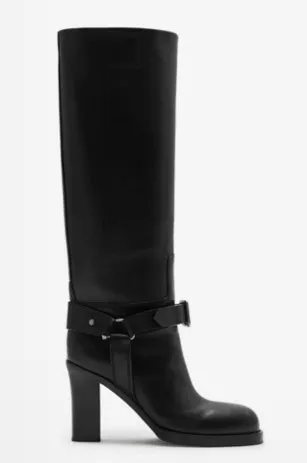 Burberry黑色皮革高跟靴。品牌提供