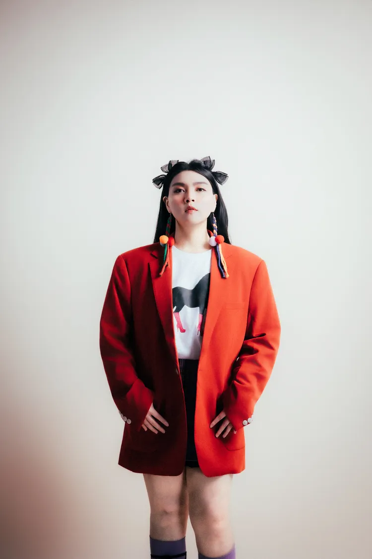 吳采蓁將生命中的經歷唱進歌曲裡。風潮音樂提供