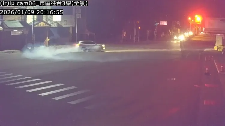 張男3度在道路上繞圈燒胎，被依公共危險罪判刑5月，得易科罰金。民眾提供