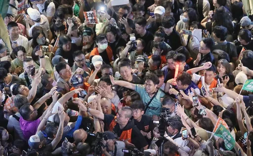 洋流擠爆內湖737夜市！沈伯洋預告：近期將有最後大計畫
