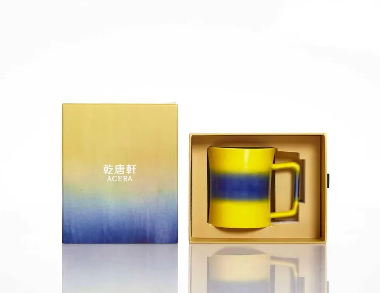 時光系列ECHOES OF CLAY曲線馬克杯。業者提供