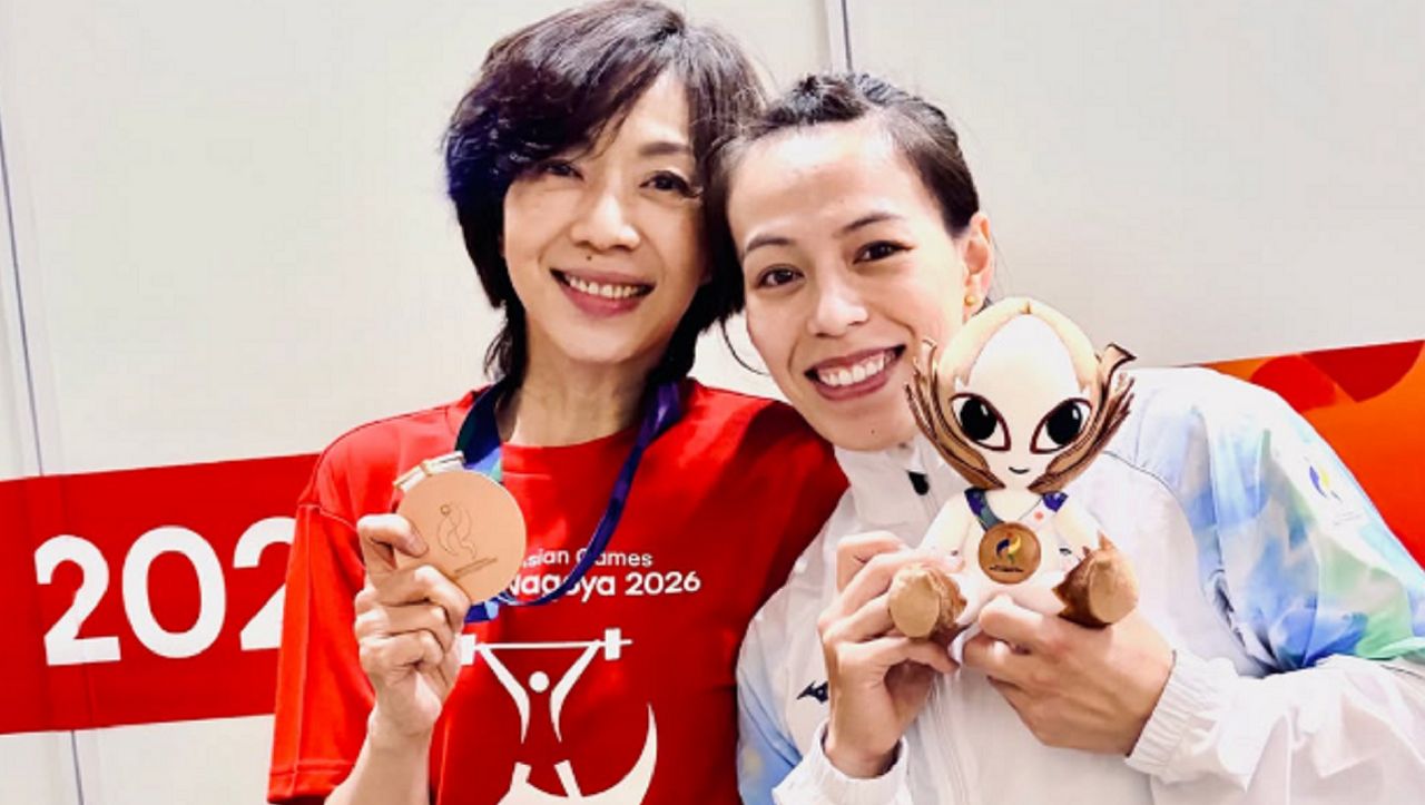 萬芳直擊「舉重女神」郭婞淳奪牌時刻!捧臉感謝她「帶來美好禮物」