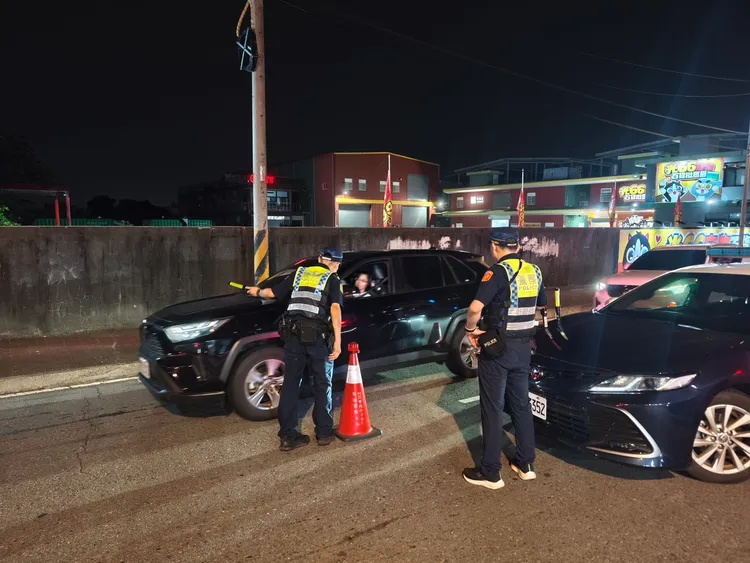 警方路檢。交通大隊提供