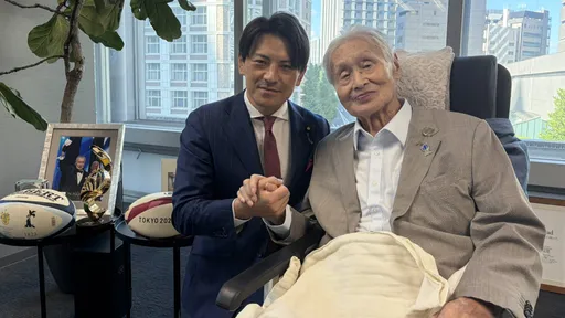 日本前首相森喜朗近況曝光　暴瘦坐輪椅住高檔養老院